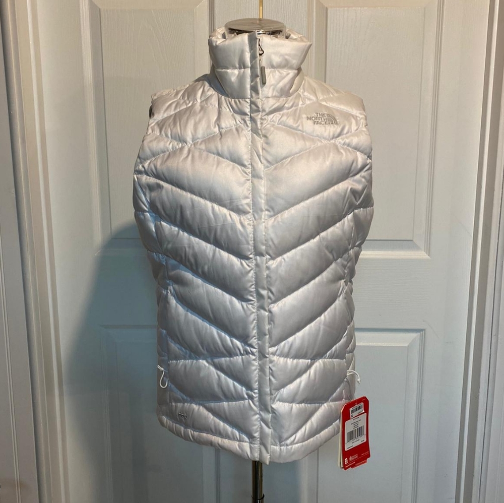 Women's White Outdoor Active Fit Aconcagua North Face Vest Size M NWT